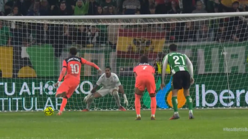 گل پنجم بارسلونا به رئال بتیس از نقطه پنالتی (لامین یامال)