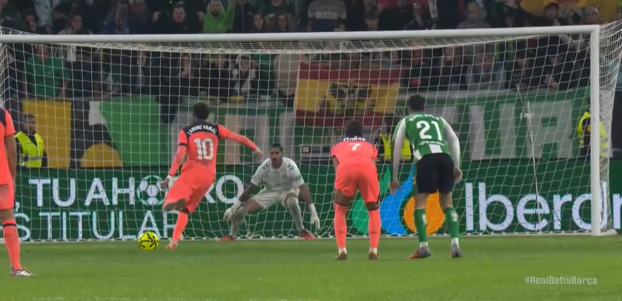 گل پنجم بارسلونا به رئال بتیس از نقطه پنالتی (لامین یامال) - تصویر شاخص