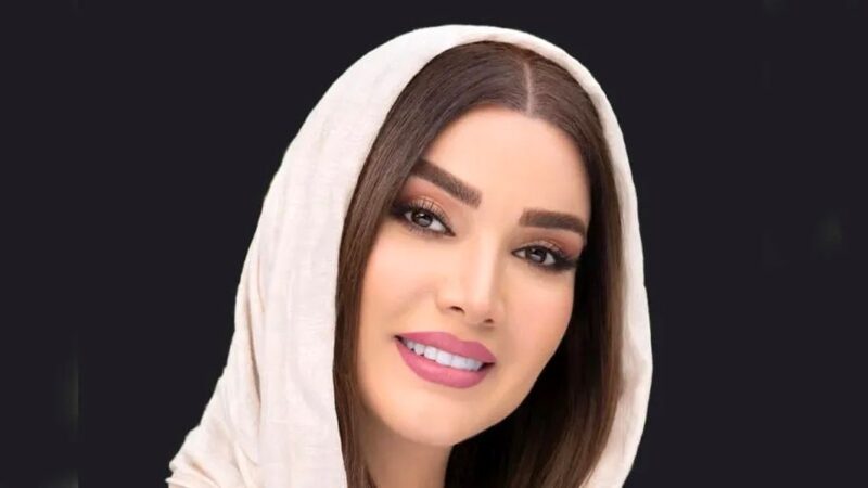 عکس| استایل شیک کژوال متین ستوده در یک کافه