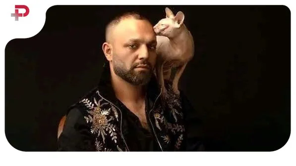 عکس| استایل متفاوت و جالب صابر ابر؛ ژست هنری با طاووس سفید