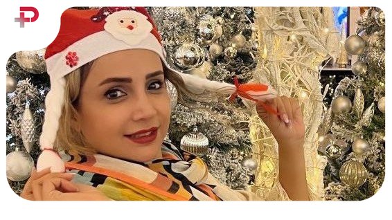 شبنم قلی خانی یار همیشگی کت؛ استایل جذاب خانم بازیگر در کریسمس خارج کشور / دکور شیک با گوزن‌های چراغی و درخت چند متری - تصویر شاخص