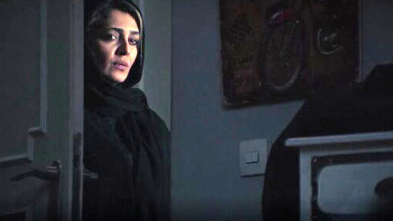 ویدئویی از توضیحات کارگردان درباره پوشش چادرِ قاضی زن در «محکوم»