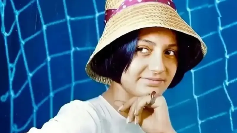 عکس| سفر در زمان؛ «گوگوش» در 26 سالگی و در سفر حج؛ سال 1355