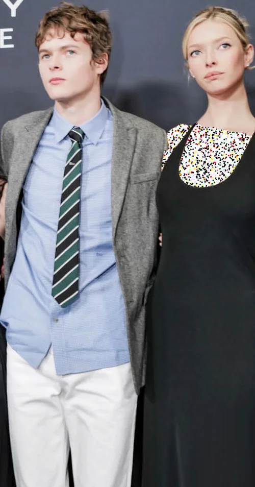 اپل مارتین با لباس مادرش