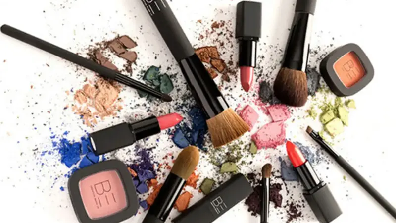 این محصولات آرایش چشم غیرمجاز هستند