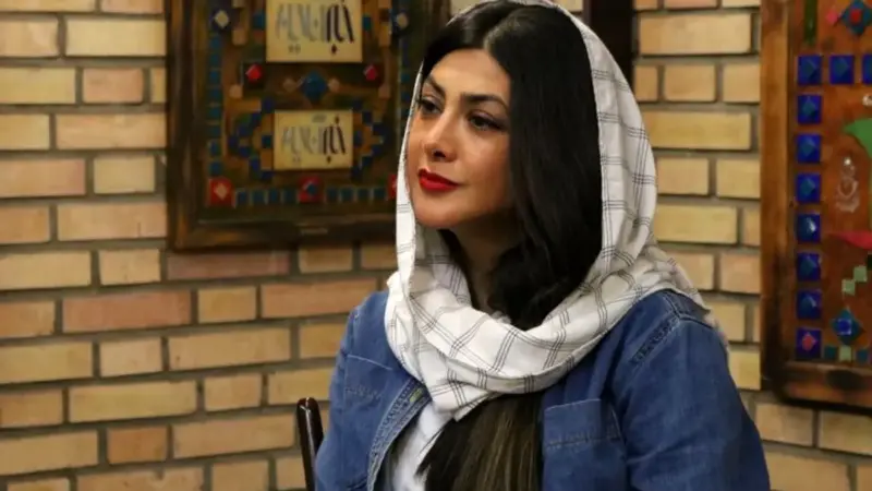 عکس| استایل کلاسیک آزاده صمدی در اصفهان ؛ خانم بازیگر همه توجه ها را به خود جلب کرد