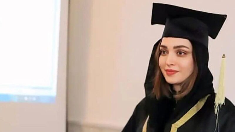 تصاویر فارغ التحصیلی بهنوش طباطبایی با استایل دانشجویی/ خانم بازیگر دکتر شد