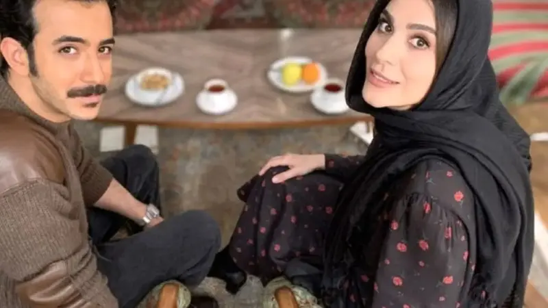 عکس| صمیمیت بیش از حد علی شادمان و سحر دولتشاهی در پشت صحنه یک نمایش سوژه شد