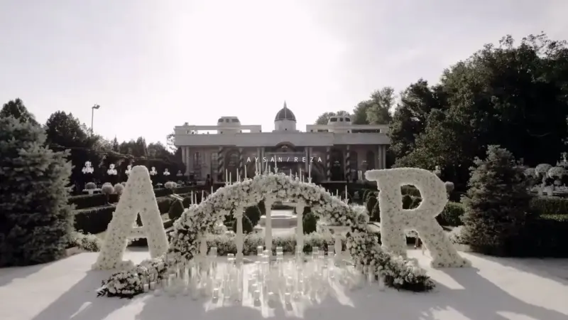 عکس| کارت عروسی طلا کوب و لاکچری محمدرضا گلزار و همسرش آیسان / آقای بازیگر واقعا لاکچری زندگی می کند