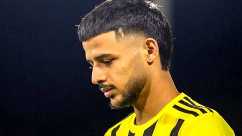 عکس| نماز خوندن مهدی قایدی، ستاره تیم ملی با عبای قهوه‌ای و عمامه خاص + بیوگرافی