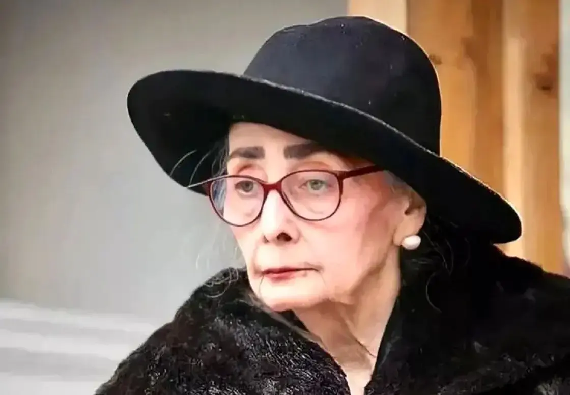 تصویری نادر از کتایون امیرابراهیمی در 32 سالگی؛ سفری جادویی به سال 1350 پشت صحنه یک فیلم!