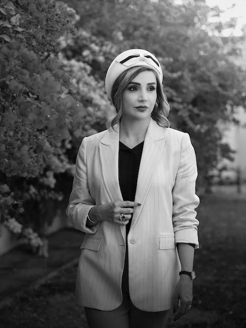 کت سفید شبنم قلی‌خانی