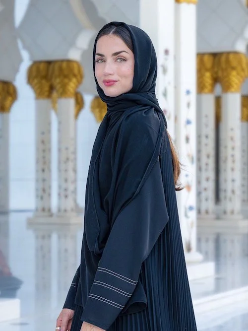 آنا د آرماس در مسجد