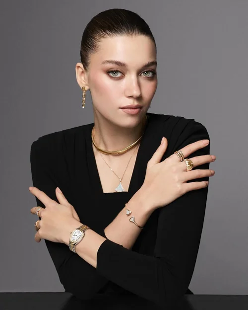 آفرا با جواهرات بولگاری