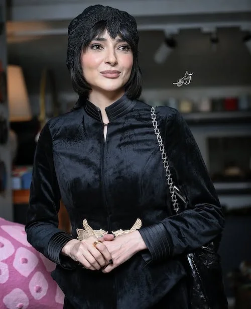 کت مخمل نورا محقق