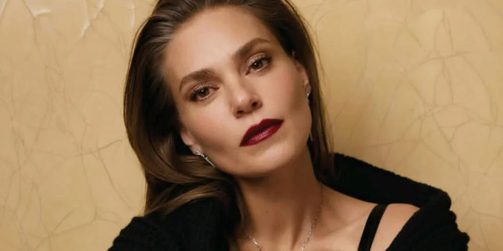 آصلی انور در توکیو با استایلی ساده اما جذاب همه را شگفت‌زده کرد!