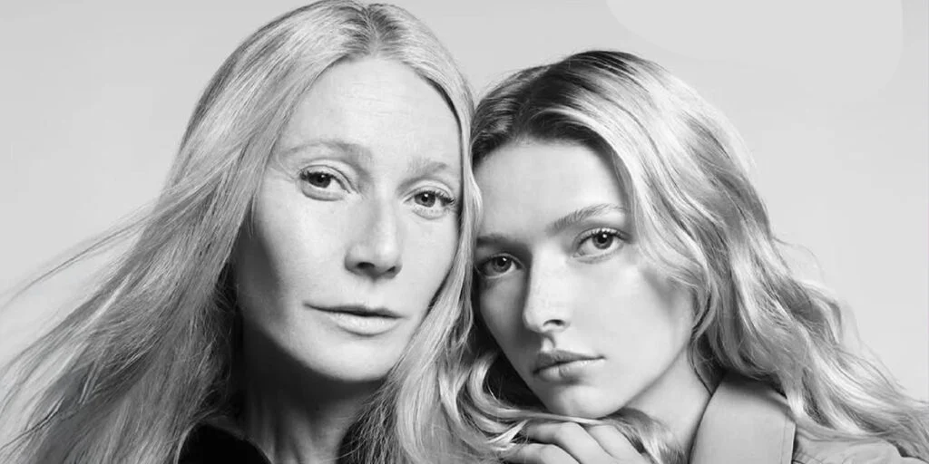 اپل مارتین با لباس مادرش