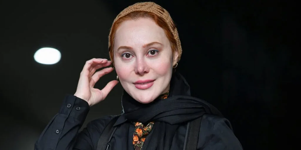 آرام جعفری با کت و دامن ژاکارد درخشان؛ استایلی که همه را مات کرد!