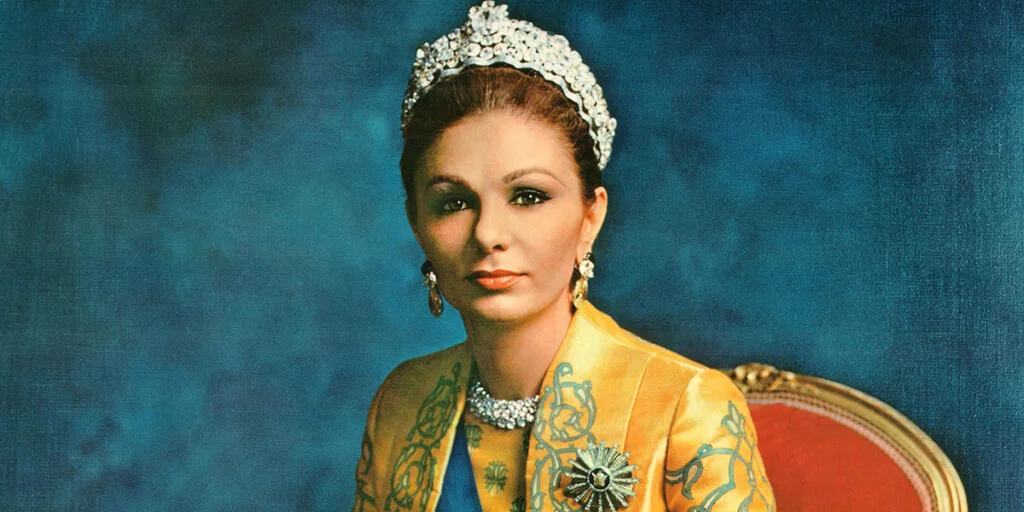 پوشش هوشمندانه فرح پهلوی در سفر تاریخی به فنلاند؛ راز شیک‌پوشی ملکه ایران در سال ۱۳۴۹