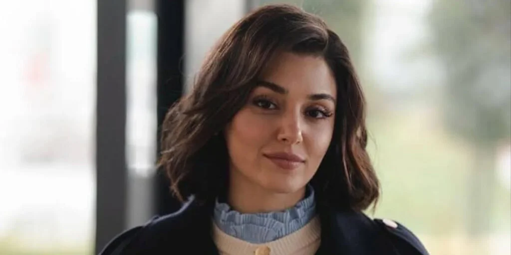 هانده ارچل با استایل حجاب‌دار و زمستانی همه را شگفت‌زده کرد!