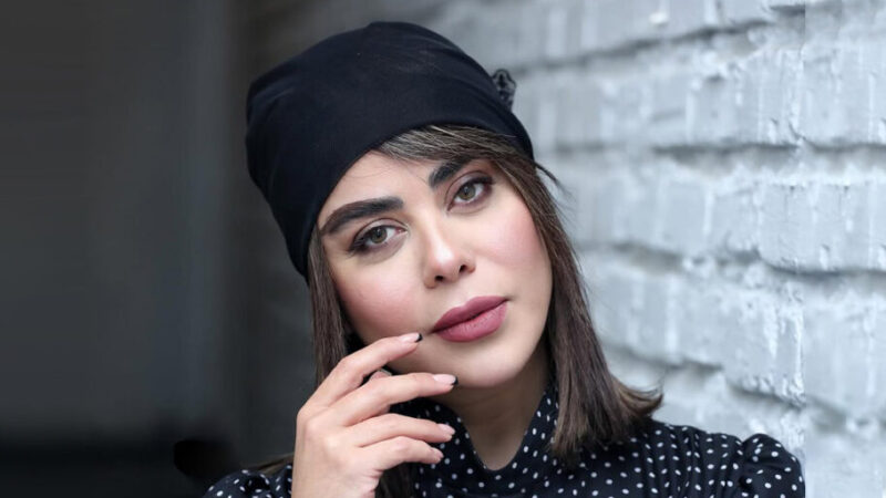 الهام اخوان با میکاپ خیره‌کننده پشت صحنه نمایش «جشن» همه را حیرت‌زده کرد!