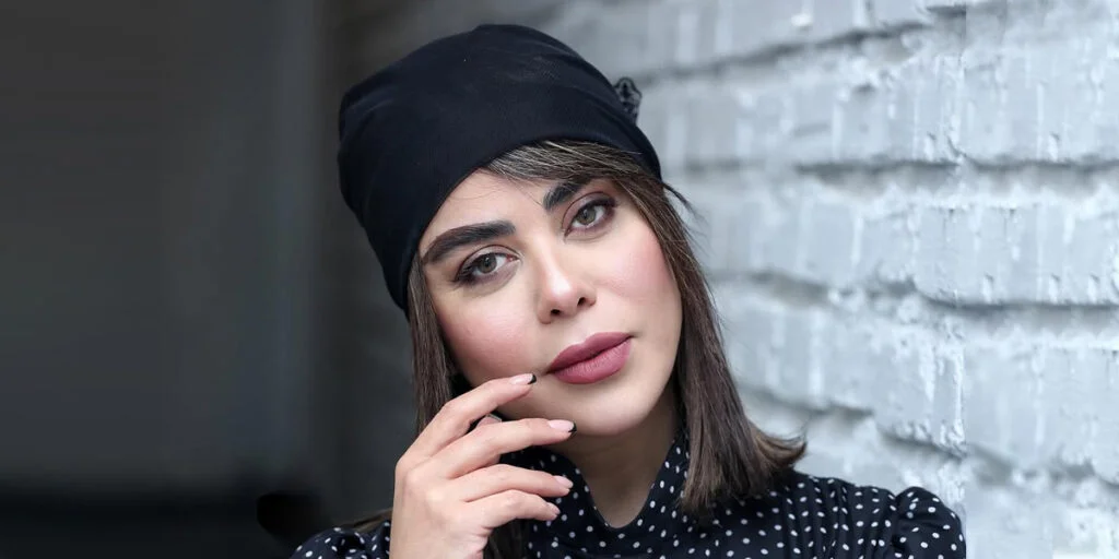 الهام اخوان با میکاپ خیره‌کننده پشت صحنه نمایش «جشن» همه را حیرت‌زده کرد!