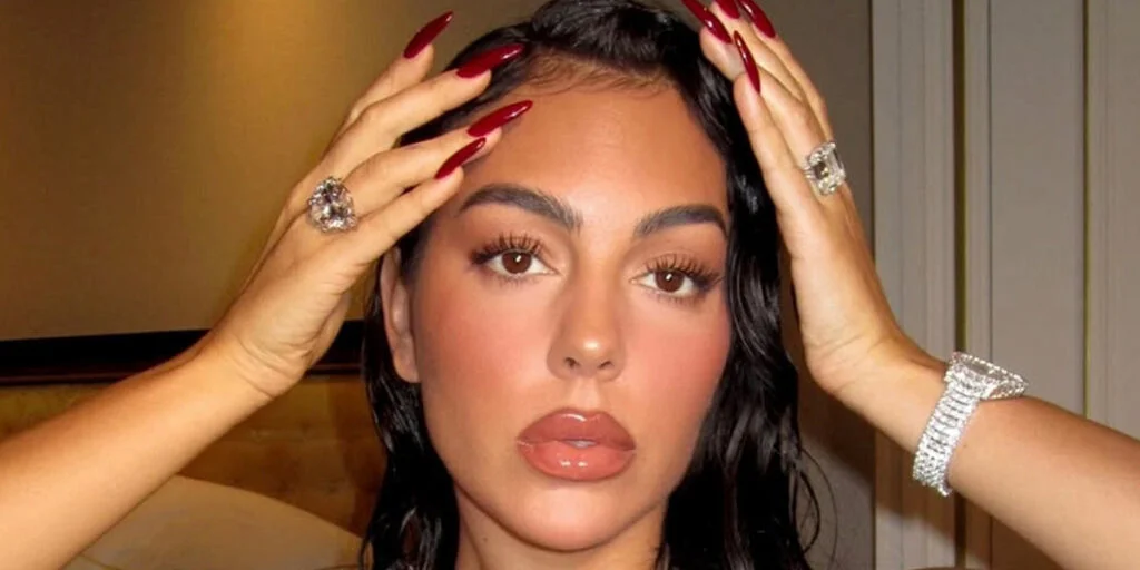 جورجینا رودریگز در مراسم گلوب ساکر ۲۰۲۵: استایل درخشان و لحظه‌ای احساسی با رونالدو