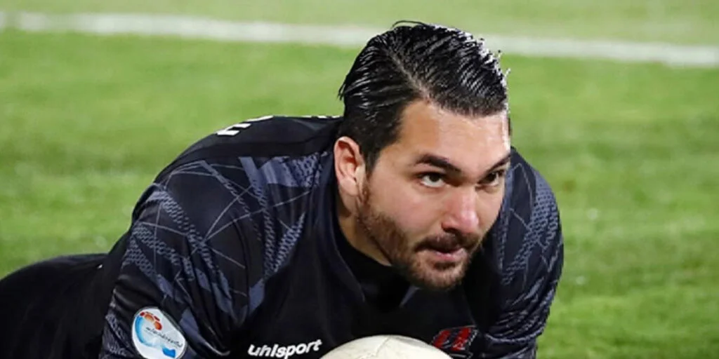 علیرضا حقیقی با تیپ رسمی در مراسم عروسی؛ جذابیتی که همه را شگفت‌زده کرد!