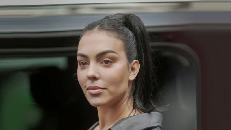 نامزد رونالدو دوباره در اوج مد؛ عکس‌های جذاب جورجینا روی جلد ووگ اسپانیا منتشر شد!