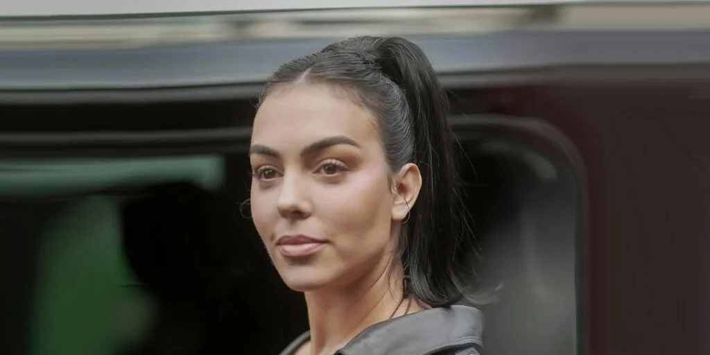 نامزد رونالدو دوباره در اوج مد؛ عکس‌های جذاب جورجینا روی جلد ووگ اسپانیا منتشر شد!