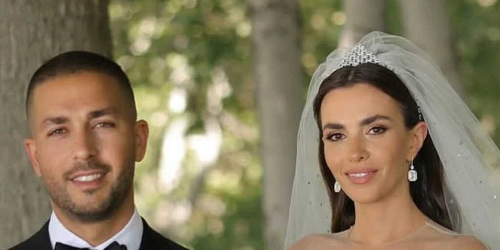 زین قطامی، عروس الی صعب با استایل بارداری شیک و قرمز در شب کریسمس همه را مات کرد!