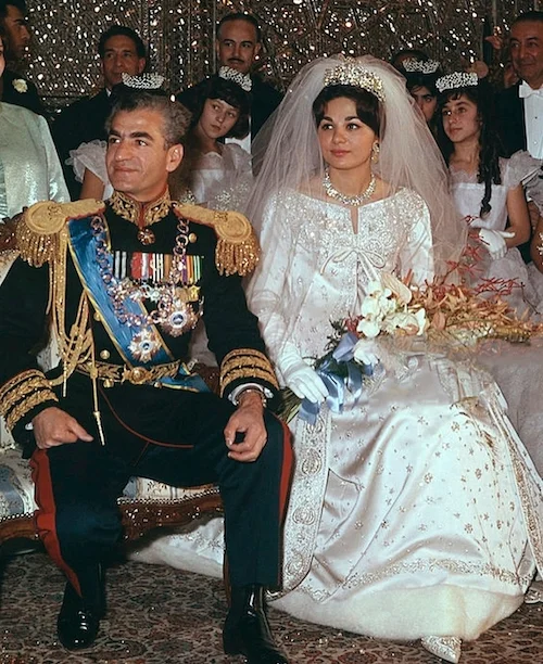 جواهرات فرح دیبا در روز عروسی‌اش