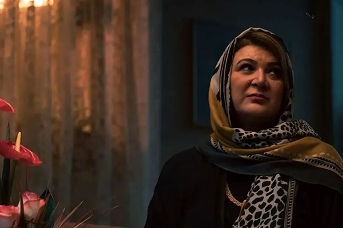 عکس| سفر در زمان ؛ تصویری صمیمی از «نقی، ارسطو و هما» در اتاق گریم سریال پایتخت ۶