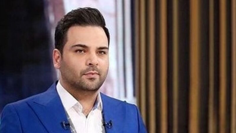 عکس| احسان علیخانی با ماشین هوش پران و لاکچری در خیابان های تهران/ گرانترین ماشین ایران در دست این مجری