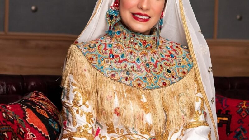 مراسم عقد الیکا عبدالرزاقی و امین زندگانی با سفره عقد نوستالژیک دهه ۸۰ و مهمان ویژه هدیه تهرانی برگزار شد 