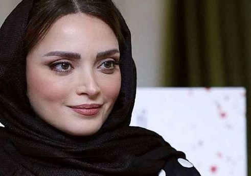 درخت کریسمس شیک بهنوش طباطبایی، بازیگر و دکتر زیبای سینما