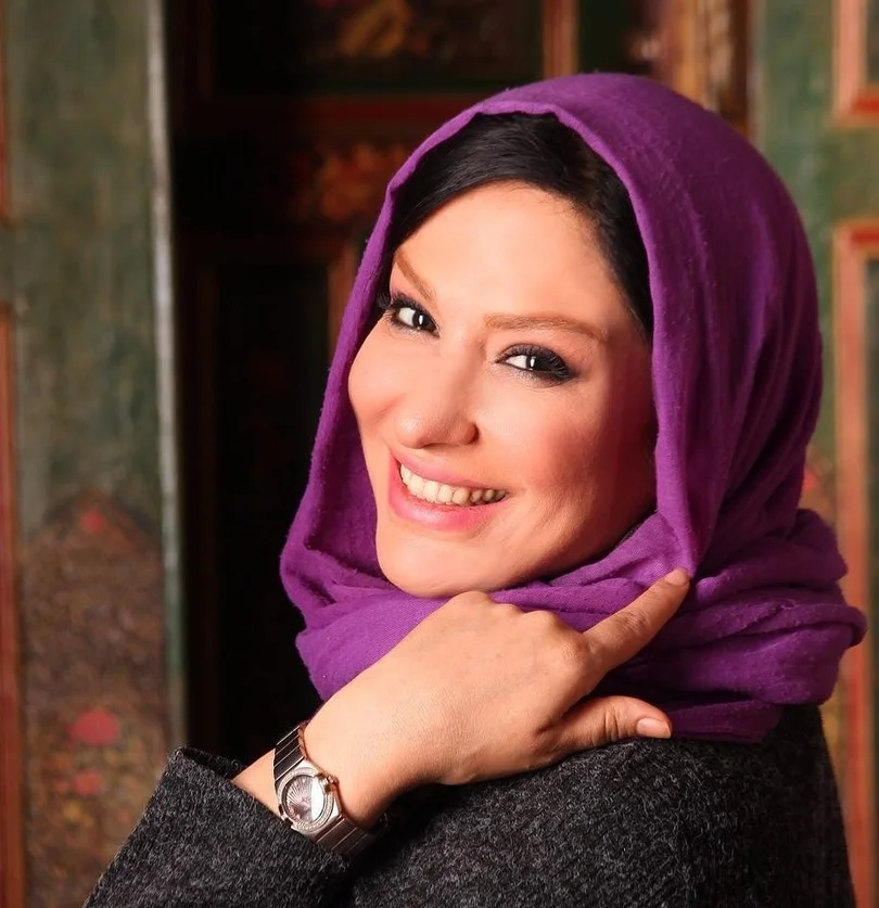 ساغر عزیزی در 48 سالگی با گریم حیرت‌انگیز؛ آیا این خانم بازیگر را می‌شناسید؟ - تصویر شاخص