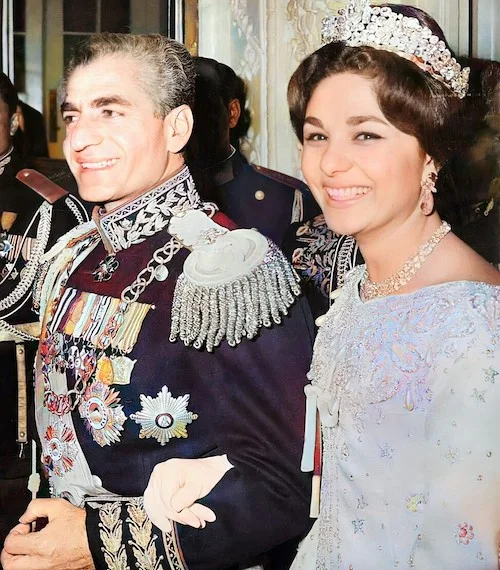 جواهرات فرح دیبا در روز عروسی‌اش