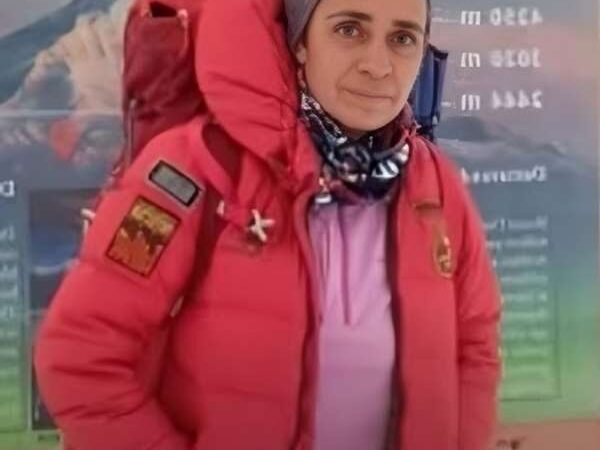 میز عزای ساده و یلدایی طاهره حاصلی؛ کوهنوردی که دماوند را به خانه‌اش تبدیل کرد