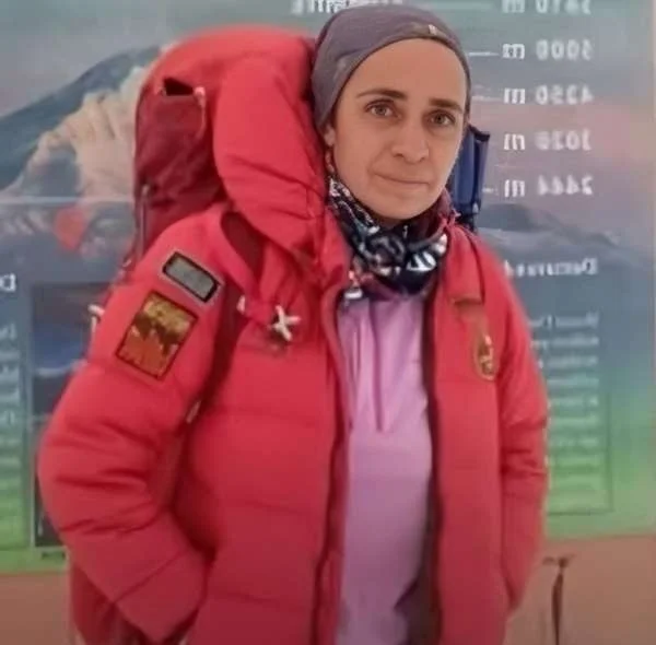 میز عزای ساده و یلدایی طاهره حاصلی؛ کوهنوردی که دماوند را به خانه‌اش تبدیل کرد