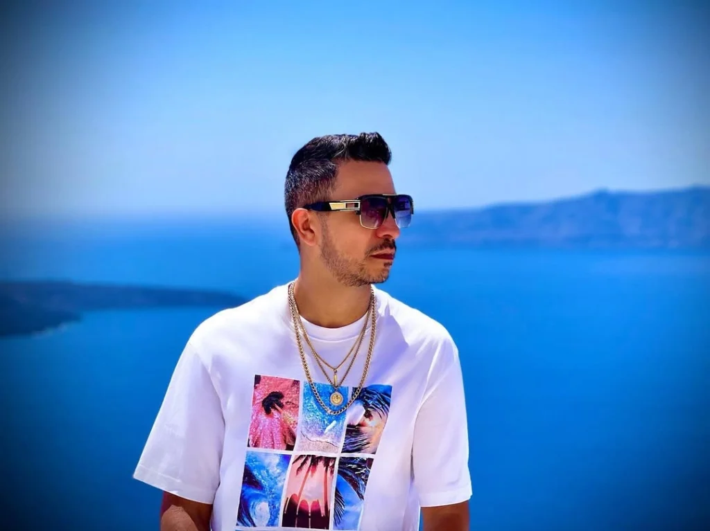 کامیار خواننده