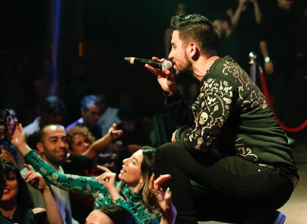 کامیار خواننده