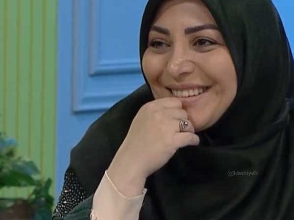 خنده‌های شنیدنی المیرا شریفی مقدم زیر حرف‌های جنجالی دکتر سعید عزیزی درباره خانواده‌ها!