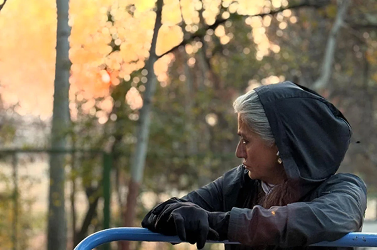 عکس‌| استایل پاییزی رویا جاویدنیا در پارک / خانم بازیگر مثل همیشه خوش پوش و زیبا