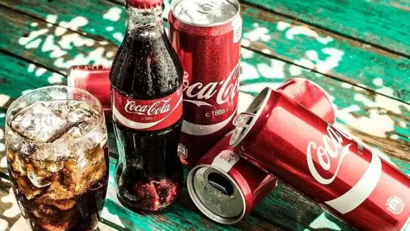 این افراد نباید نوشابه بخورند 