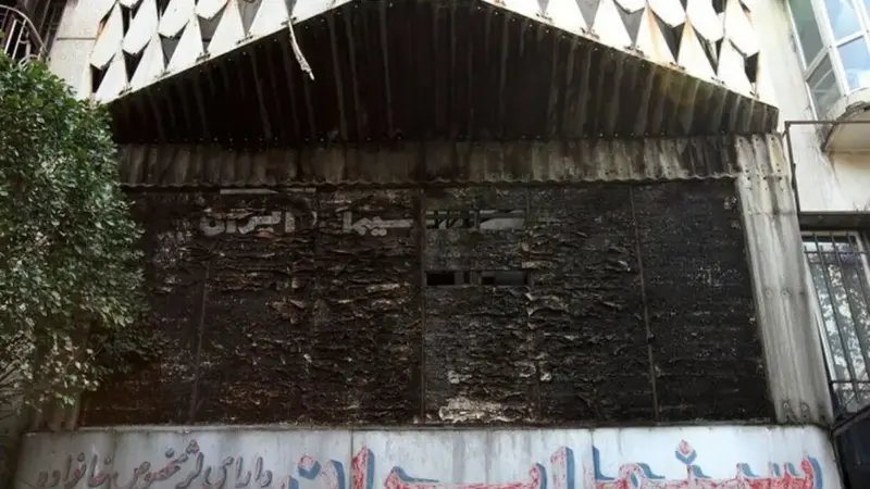 عکس | سفر در زمان ؛ سینما ایران در دهه ۱۳۲۰  / لاله‌زار؛ سوختن یک تاریخ نه یک سینما 