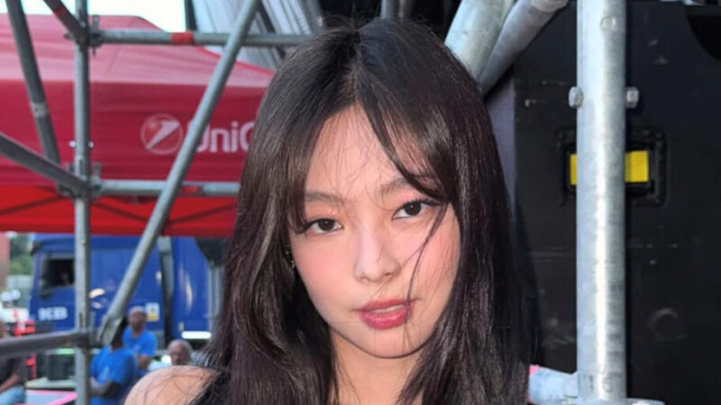 کیم جنی با لباس سیاه و سفید در مراسم MMA؛ جذابیتی که همه را شگفت‌زده کرد!