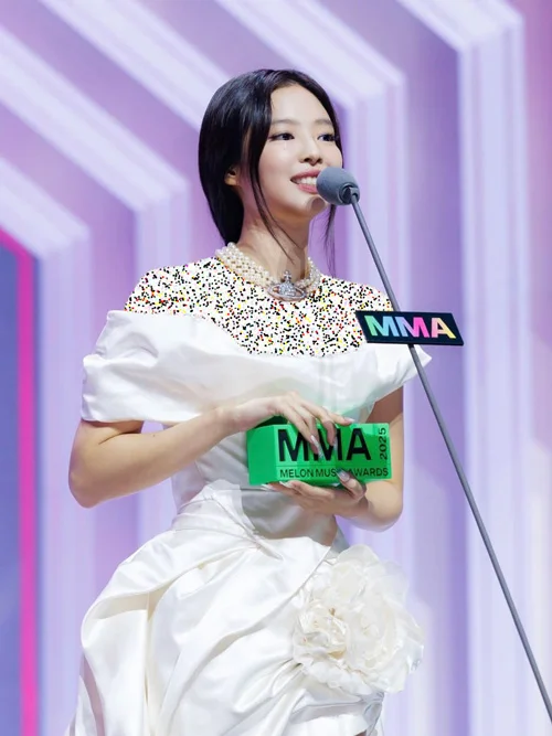 جنی در مراسم اهدای جوایز