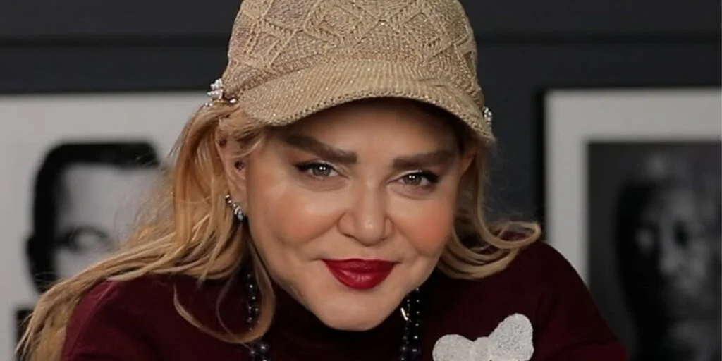 بهاره رهنما با لباس مخمل سبز زمردی؛ شاهزاده جشن حافظ در فرش قرمز!