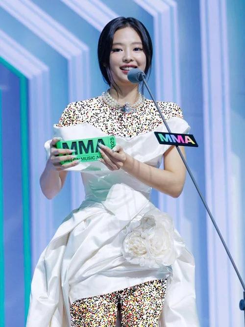 جنی در مراسم اهدای جوایز